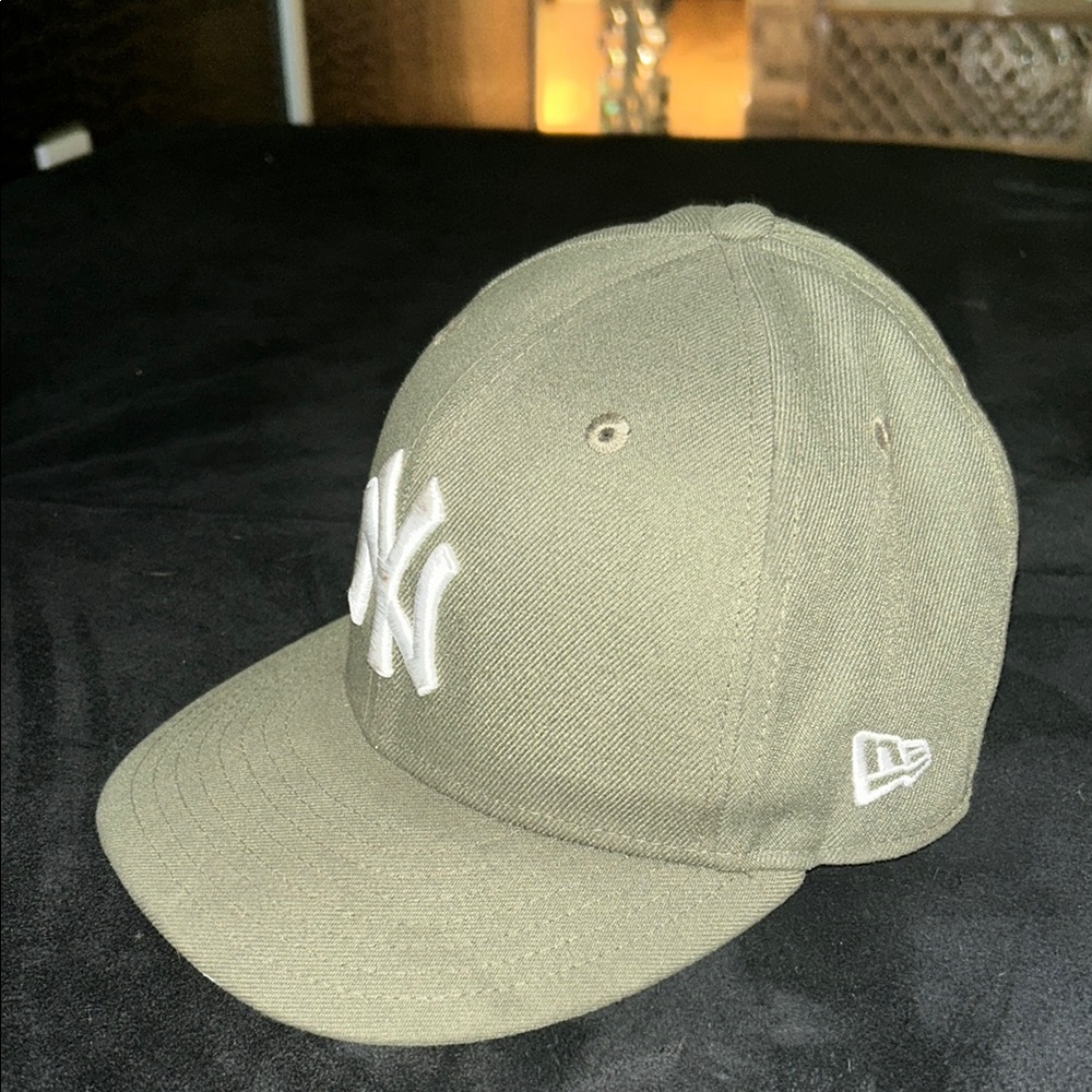 New era Yankee hat size 7 olive green